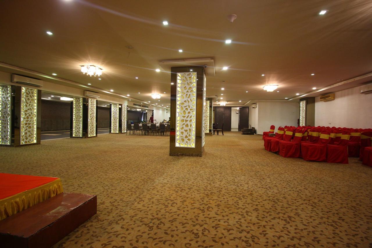 Oyo 8786 Hotel Maan Residency Ahmedabad Exterior photo