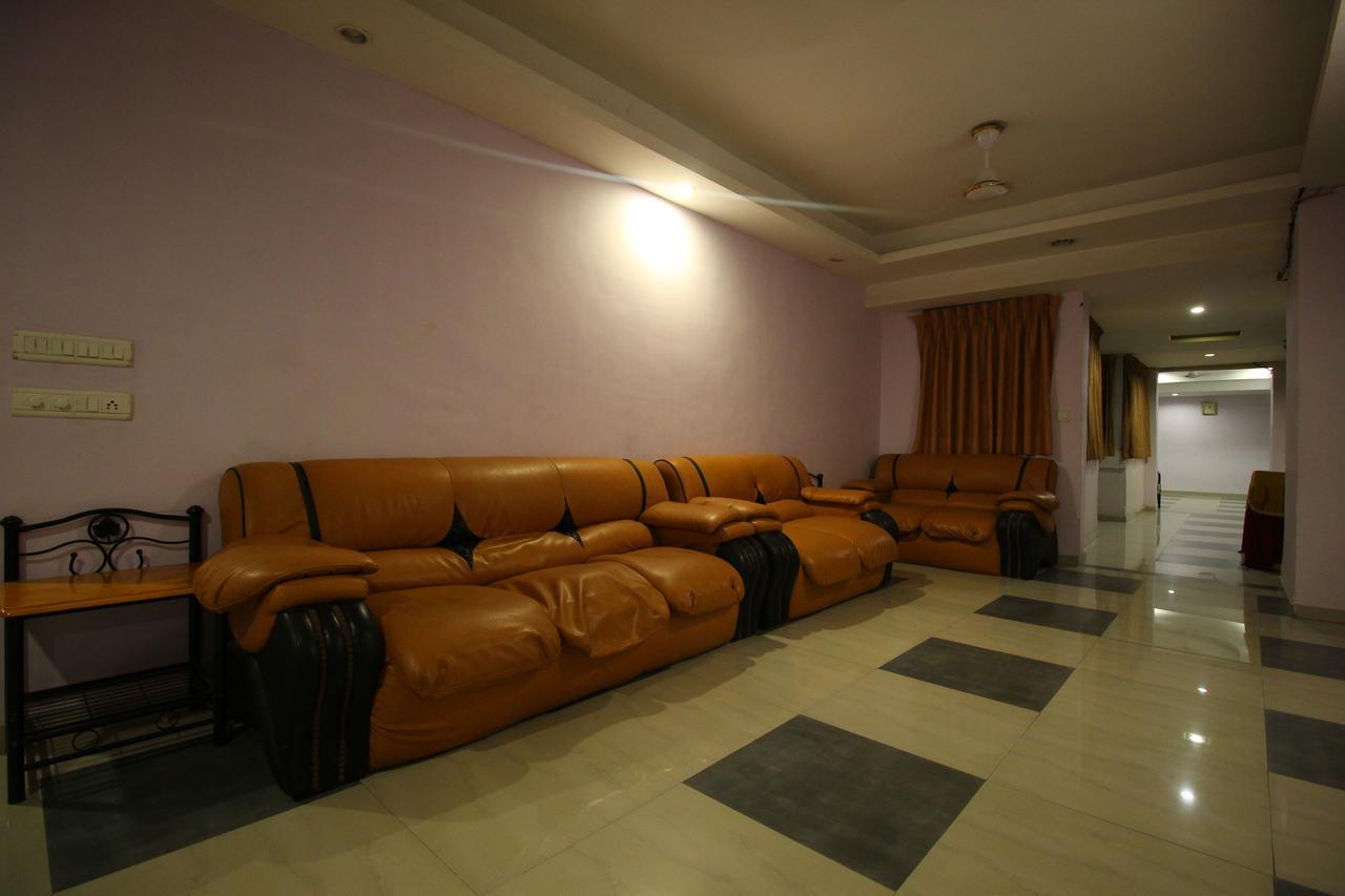 Oyo 8786 Hotel Maan Residency Ahmedabad Exterior photo